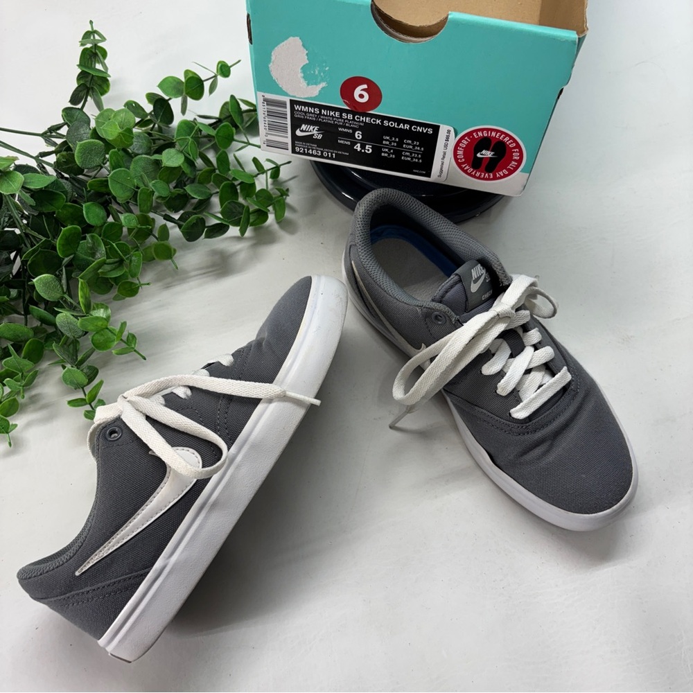 Nike SB Check Solar Cloth Skateboarding Women’s Shoes Size 6, 921463 011